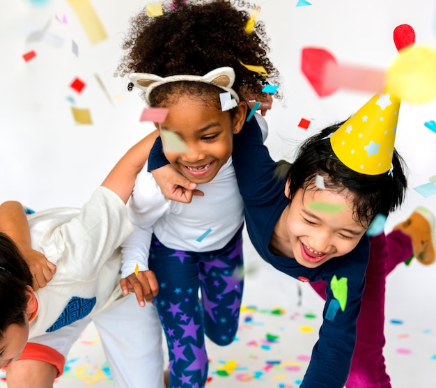 Photo divers enfants tirent