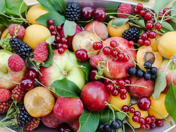 Divers fruits frais et baies