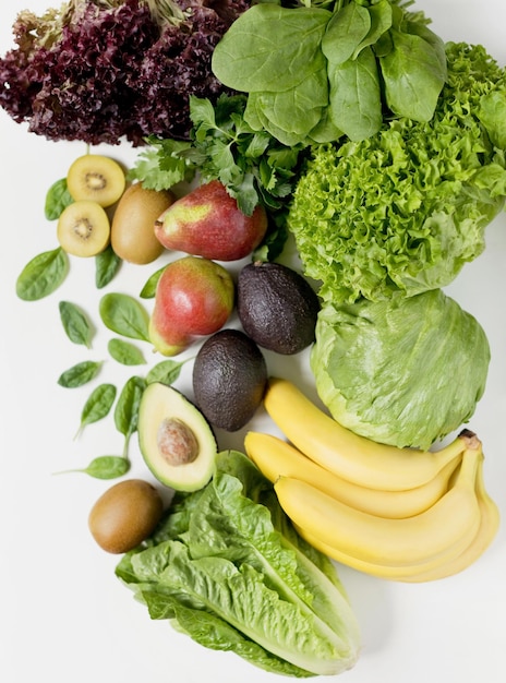 Divers fruits et mélange de salade de laitue