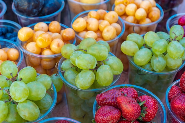 Divers fruits à vendre, marché en plein air. Aliments. Tbilissi