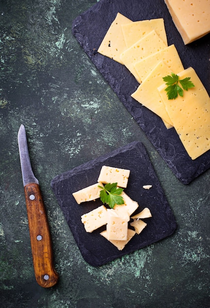 Photo divers types de fromage en tranches