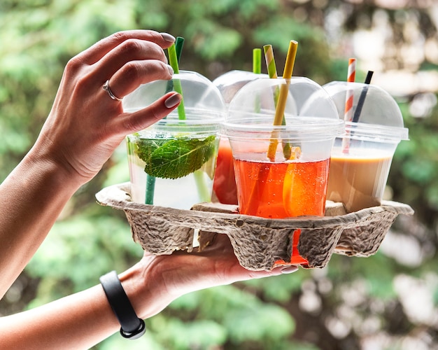 Diverses boissons fraîches et cocktails d'été