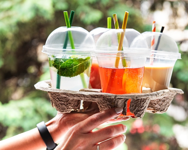 Photo diverses boissons fraîches d'été