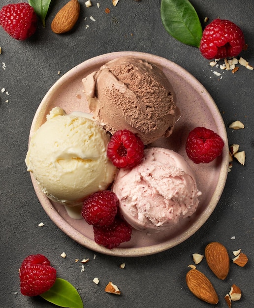 Diverses boules de crème glacée