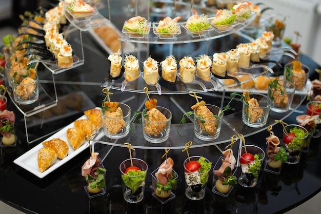 Diverses entrées froides sur le buffet libre