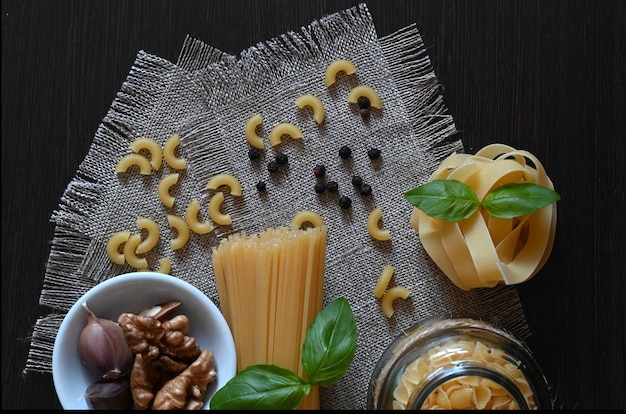 Diverses pâtes Concept de cuisine Vue de dessus