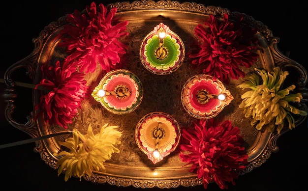 Diwali Deepavali fête hindoue des lumières célébration lampe à huile Diya Inde
