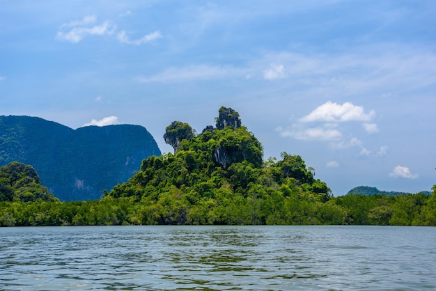 Dog rock hill près de la rivière Ko Pan Yi Ao Phangnga National Park