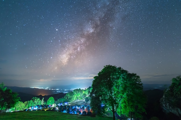 Doi Samer Daw, photographie nocturne de la voie lactée dans le parc national de Sri Nan, Thaïlande