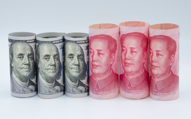 Dollar blanc et fond blanc de billets de banque en Yuan Chine. Son symbole