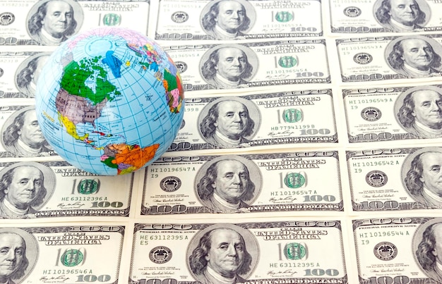 Dollars et globe
