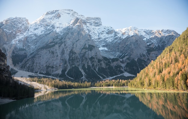 Dolomites nature lago di braies lac immenses belles montagnes