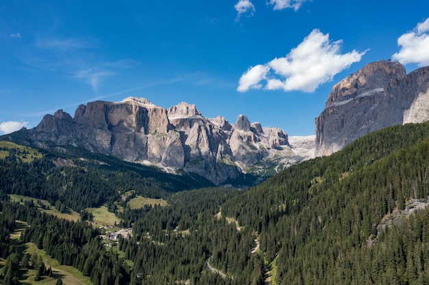 Photo dolomites passo sella belle vue sur canazei depuis le passo sella dolomites italie