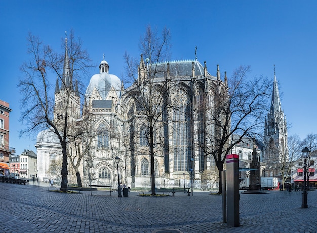 Le Dom (cathédrale) à Aix-la-Chapelle en Allemagne en hiver. Pris à l'extérieur avec une marque 5D III.