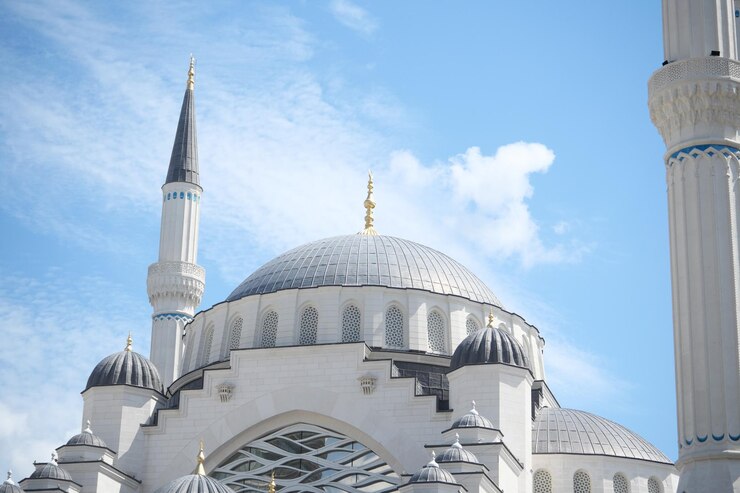 Photo le dôme d'une mosquée contre le ciel bleu à istanbul
