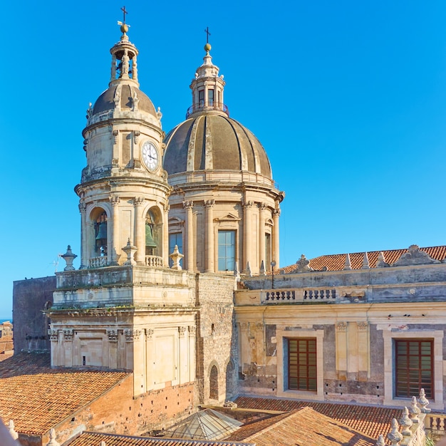 Dômes de la cathédrale Sainte Agathe de Catane en Sicile, Italie