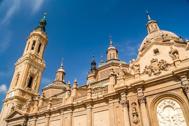 Les dômes de la cathédrale de Saragosse