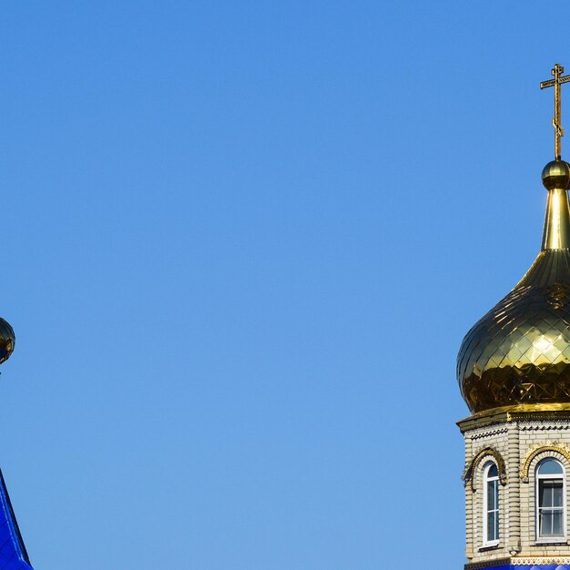 Photo les dômes d'une église orthodoxe