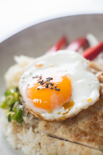 Donburi au poulet à la japonaise.