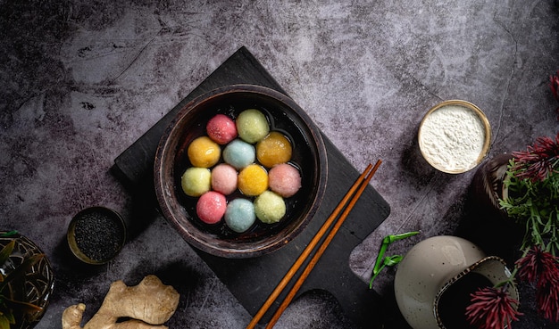 Dong zhi ou réunion de famille du festival du solstice d'hiver et boulettes sucrées tang yuan