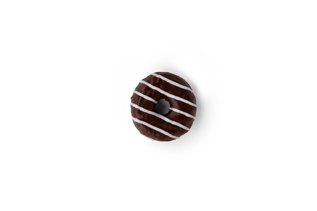 Donut au chocolat savoureux sur une surface blanche