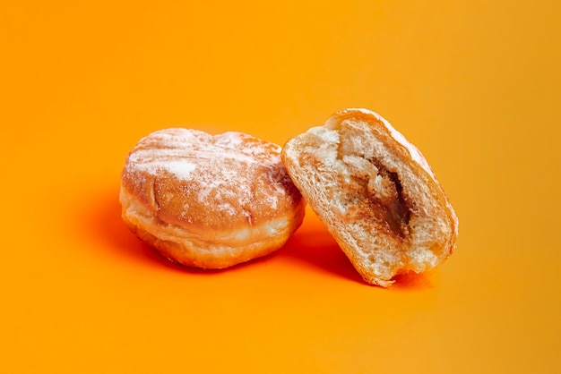 Donut sucré isolé