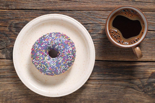 Donut et une tasse de café