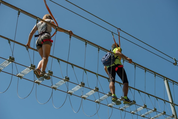 Dossena Italie 2022 Pont solaire en fer suspendu dans le vide pour traverser la vallée à pied