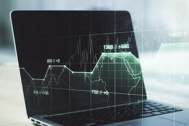 Double exposition de l'hologramme de données de statistiques créatives abstraites sur les statistiques de fond d'ordinateur portable et le concept d'analyse