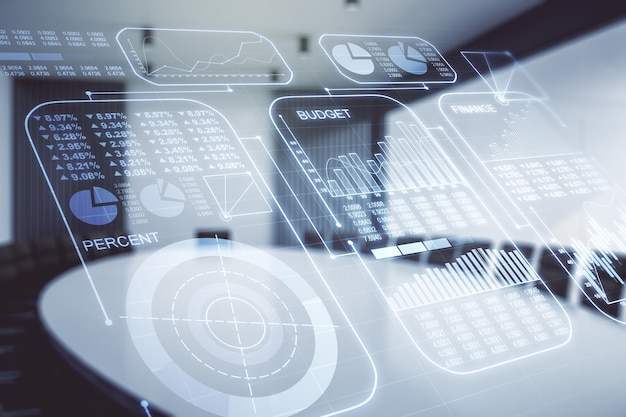 Double exposition d'un hologramme de données de statistiques virtuelles abstraites sur un concept de statistiques et d'analyse d'arrière-plan de salle de réunion moderne