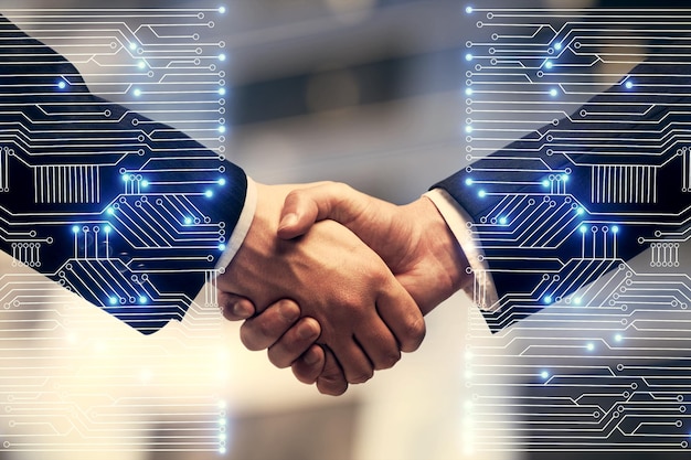 Double exposition de l'hologramme technologique et de la poignée de main de deux hommes Concept Deal