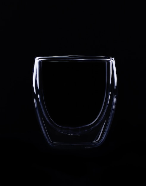 Photo double verre sur fond noir