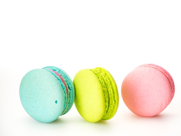 Doux trois macarons aiment le blanc