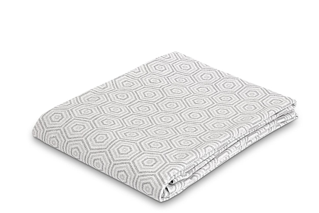 Un drap de lit gris et blanc à motif géométrique.