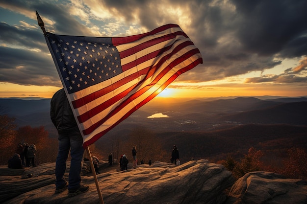 Le drapeau américain flotte fièrement au-dessus de la grande nation des États-Unis d'Amérique.