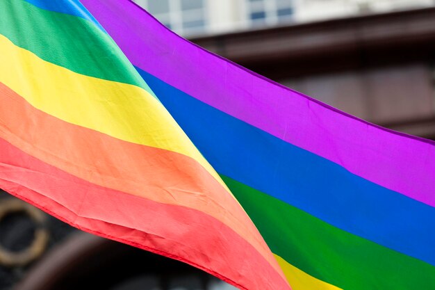 Drapeau arc-en-ciel gay lors d'une marche de la fierté gay LGBT à Londres