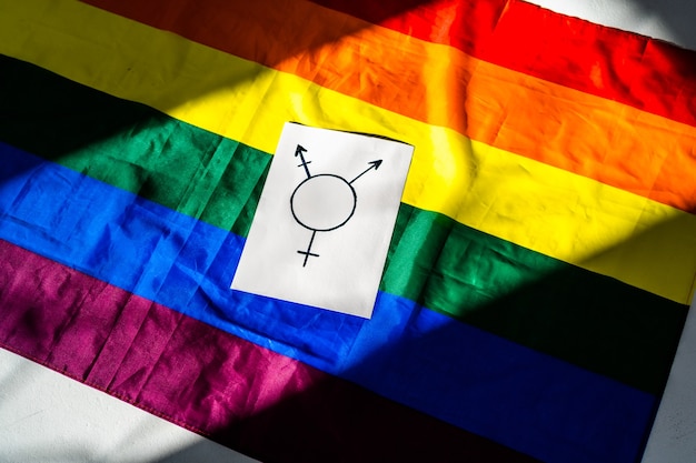 Drapeau arc-en-ciel LGBT, soutien conceptuel pour les homosexuels, les lesbiennes, les transgenres et contre l'homophobie