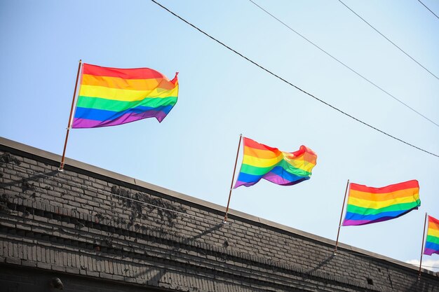 Photo le drapeau arc-en-ciel vibrant de la fierté gaie s'entrelace avec le symbolisme du 19 juin célébrant l'égalité de la liberté