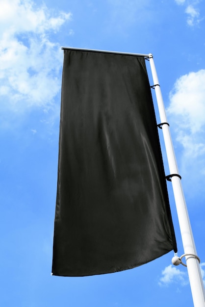 Photo drapeau de bannière en tissu noir à suspension verticale