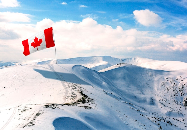 Photo drapeau canadien à l'extérieur