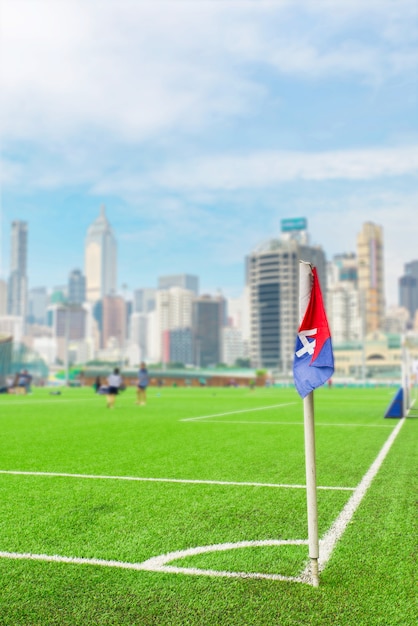 Photo drapeau sur le coin d'un terrain de football