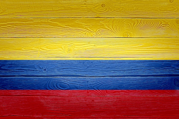 Drapeau de la Colombie peint sur fond de planche de bois ancien