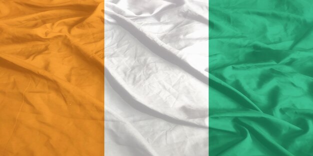 Le drapeau de la Côte d'Ivoire agite de près
