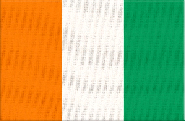 Drapeau de la Côte d'Ivoire sur la surface du tissu Drapeau national de la côte d'Ivory sur le textile