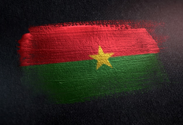 Photo drapeau du burkina faso fait de peinture brosse métallique sur grunge dark wall