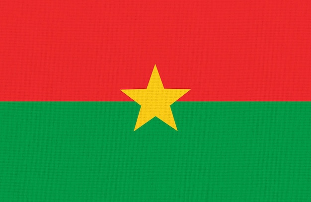 Le drapeau du Burkina Faso sur la surface du tissu