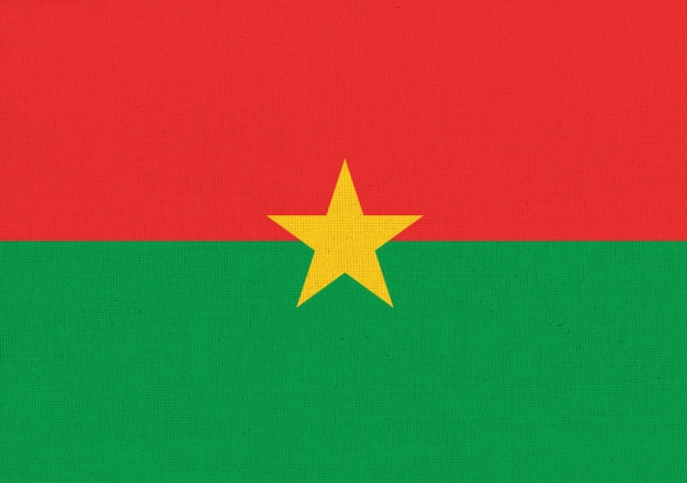 Le drapeau du Burkina Faso sur la surface du tissu