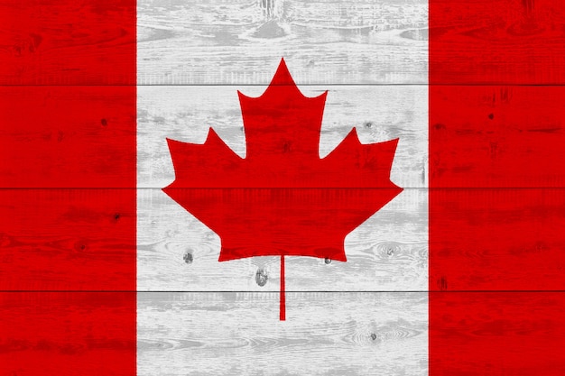 Drapeau du Canada peint sur une vieille planche de bois