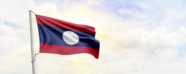 Drapeau du Laos agitant sur fond de ciel rendu 3D