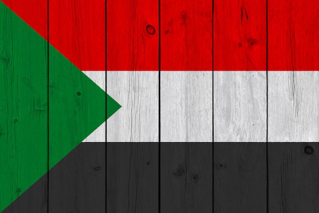 Drapeau du Soudan peint sur une vieille planche de bois